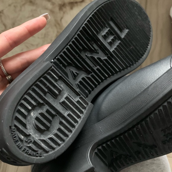 1 OF A KIND ONLY 1 HERE Sold OUT🔥 Gorgeous Chanel matte ☔️/❄️ boots MUST own🖤 - Picture 3 of 5